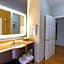 La Quinta Inn & Suites by Wyndham Houston - Normandy