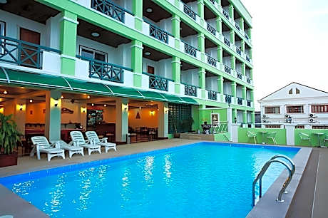 Vansana Riverside Hotel