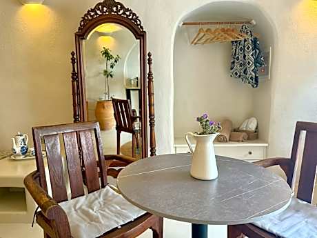 Junior cave house with shared plunge pool