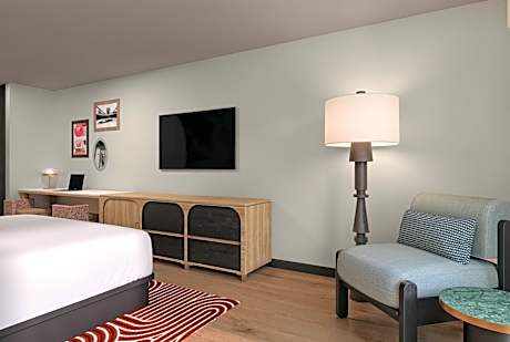 Queen Room with Pool View