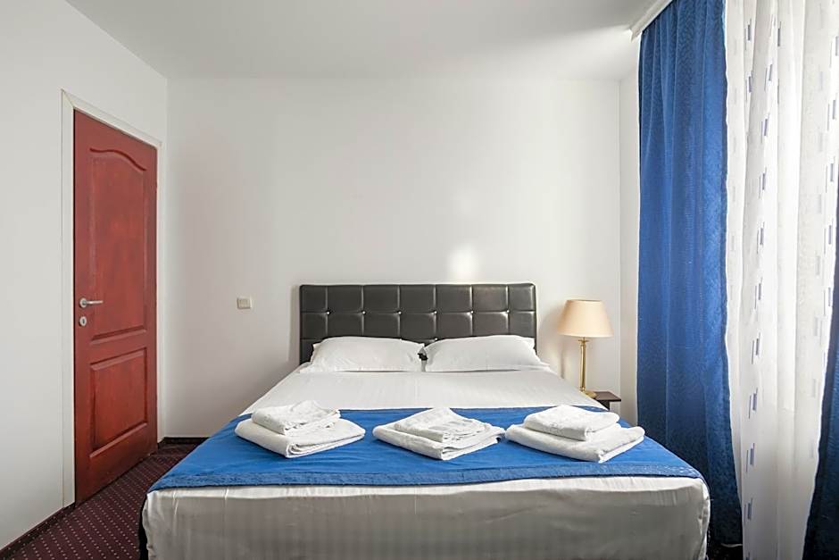 Photo 1 of 17 of Triple Room