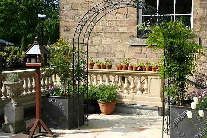 No 6 The Square Tearooms & Accommodation