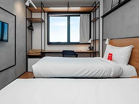 Apartment with Twin Beds