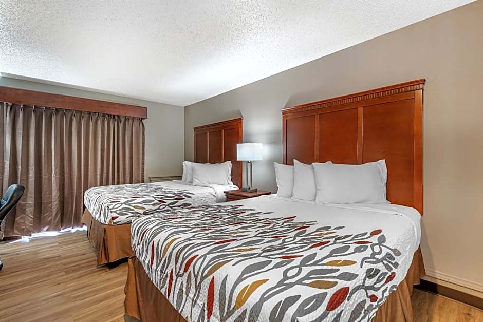 Red Roof Inn & Suites Sulphur Springs