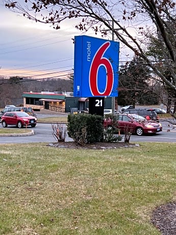 Motel 6 Bethel, CT - Danbury