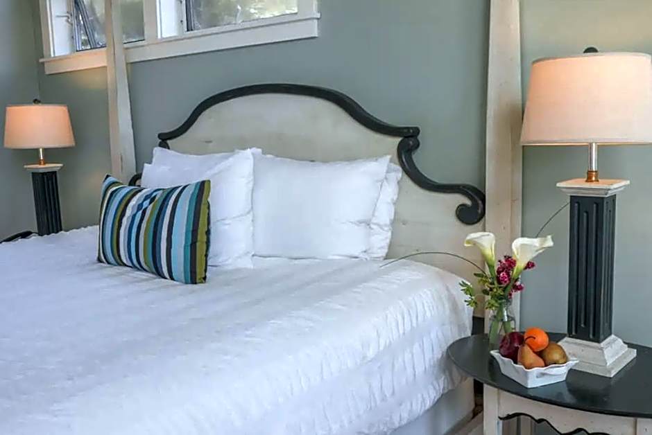 Inn at Schoolhouse Creek