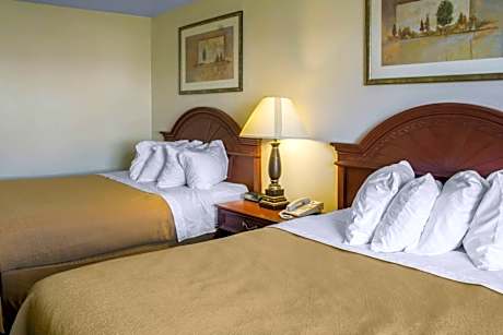 Queen Room with Two Queen Beds - Non-Smoking