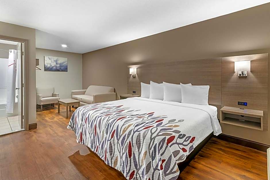 Red Roof Inn & Suites Swansea