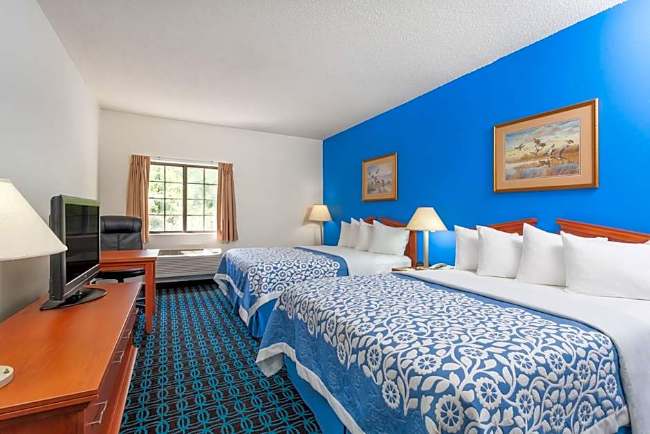 Days Inn & Suites by Wyndham Cambridge
