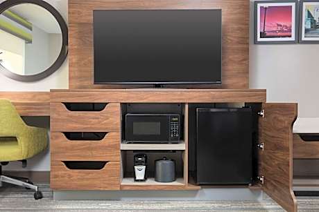 King Room with King Bed - Non-Smoking