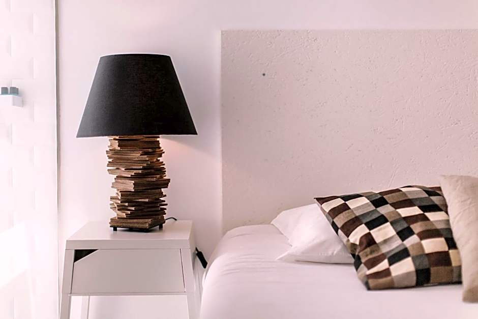 Santa Bica Eat Drink & Sleep