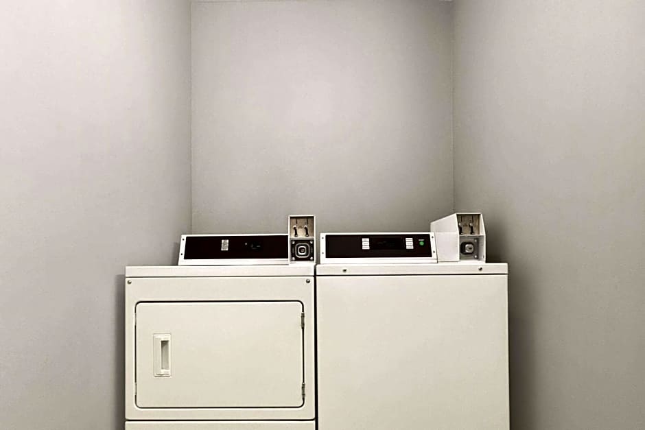 Days Inn by Wyndham Sarnia Harbourfront