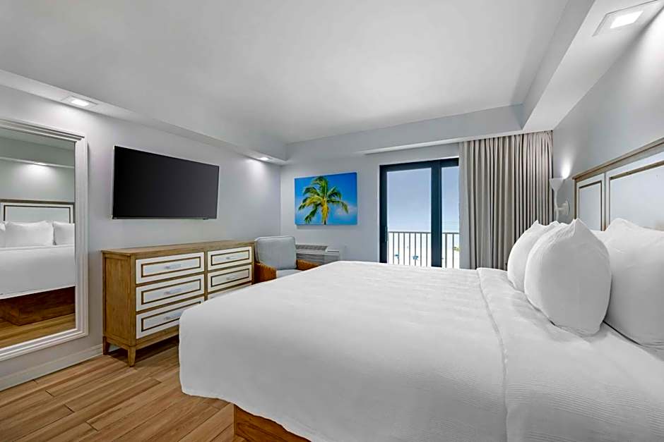 Photo 1 of 5 of 1 King Bed, Gulf View, Balcony, Top Floor