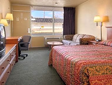 Super 8 by Wyndham Nashville Downtown