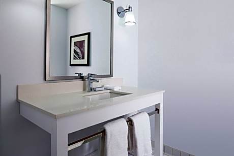 Room, 2 Queen Beds (Mobility/Hearing Access, Roll-In Shwr) (2 Queen Beds)