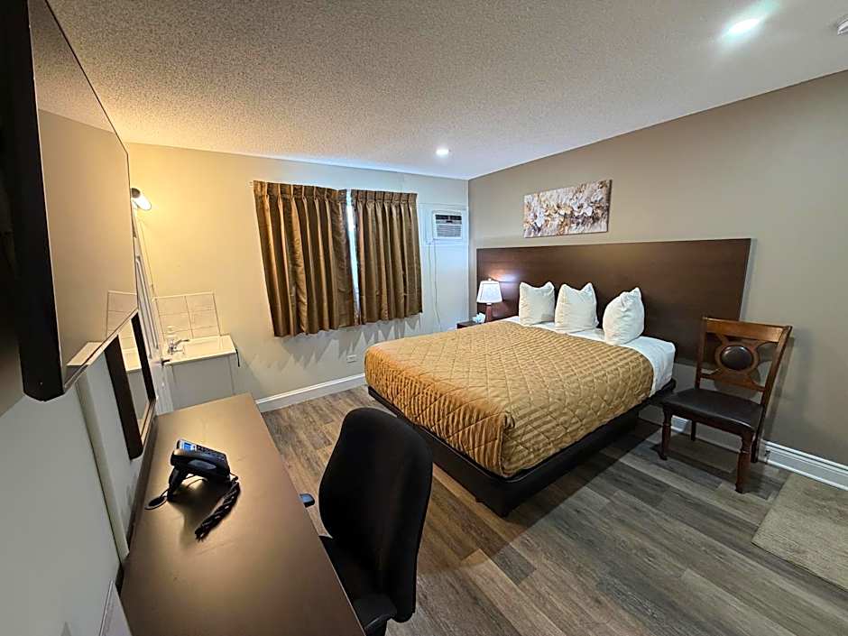 Perth Plaza Inn & Suites