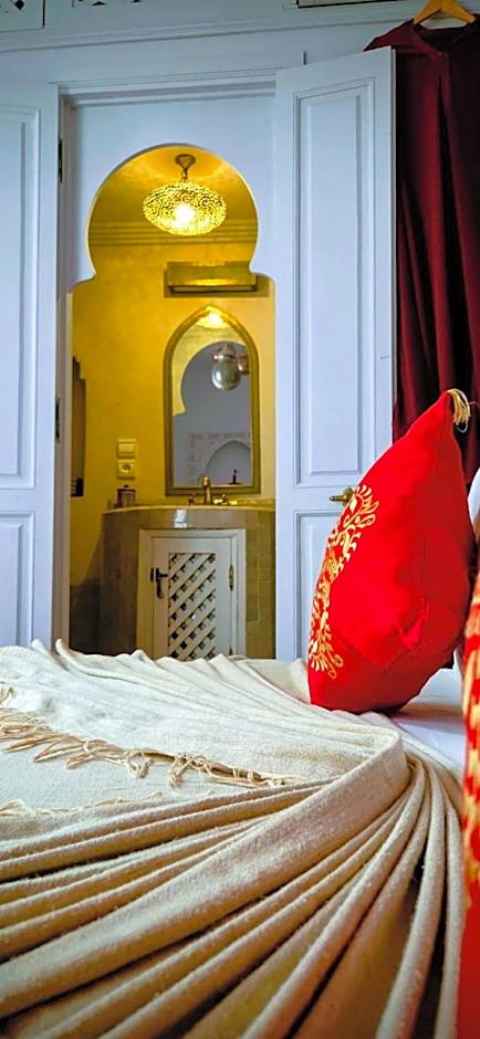 Riad Laly Tourisme Eclairé Le bijou de la medina
