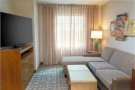 2 Queen Beds 1 Bedroom Suite Comm Access