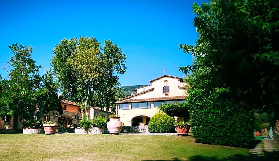 Hotel with swimming pool surrounded by greenery in San Donato Fronzano, rooms with air conditioning and breakfast included