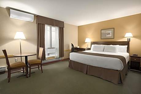 Deluxe Queen Room - Non-Smoking