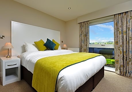 Luxury Suite (1 Adult)