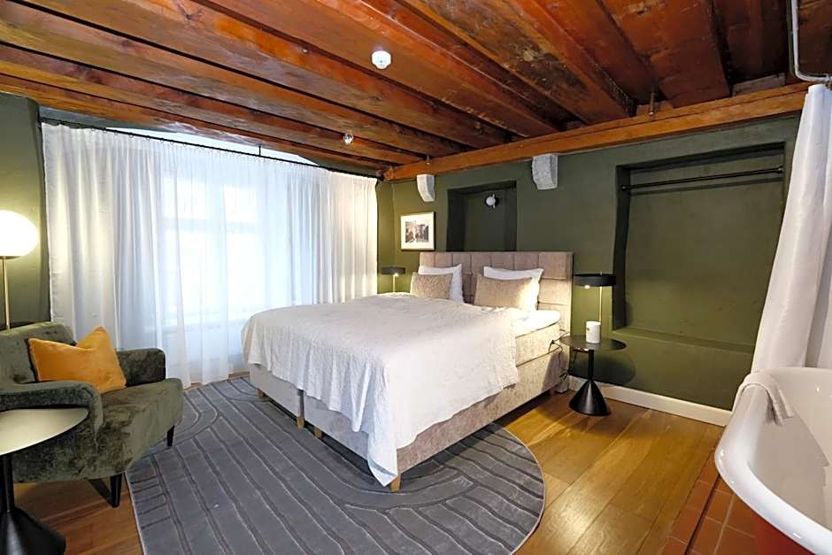 The Three Sisters Hotel