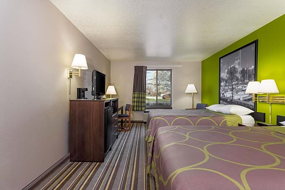 Super 8 by Wyndham Germantown/Milwaukee