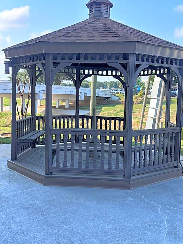 Holiday Inn Express & Suites Sealy By IHG