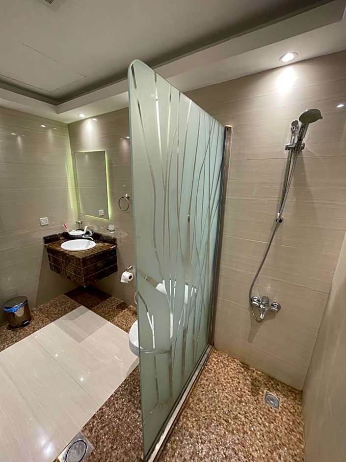 شقة فاخرة بالخبر- حي الحمراء