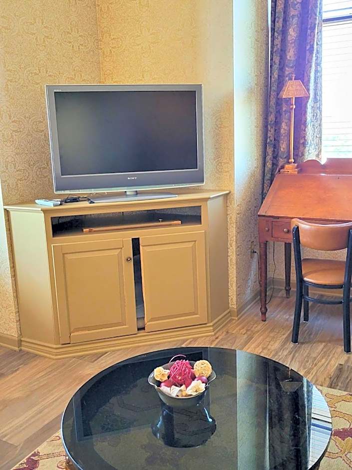 Altland House Inn & Suites