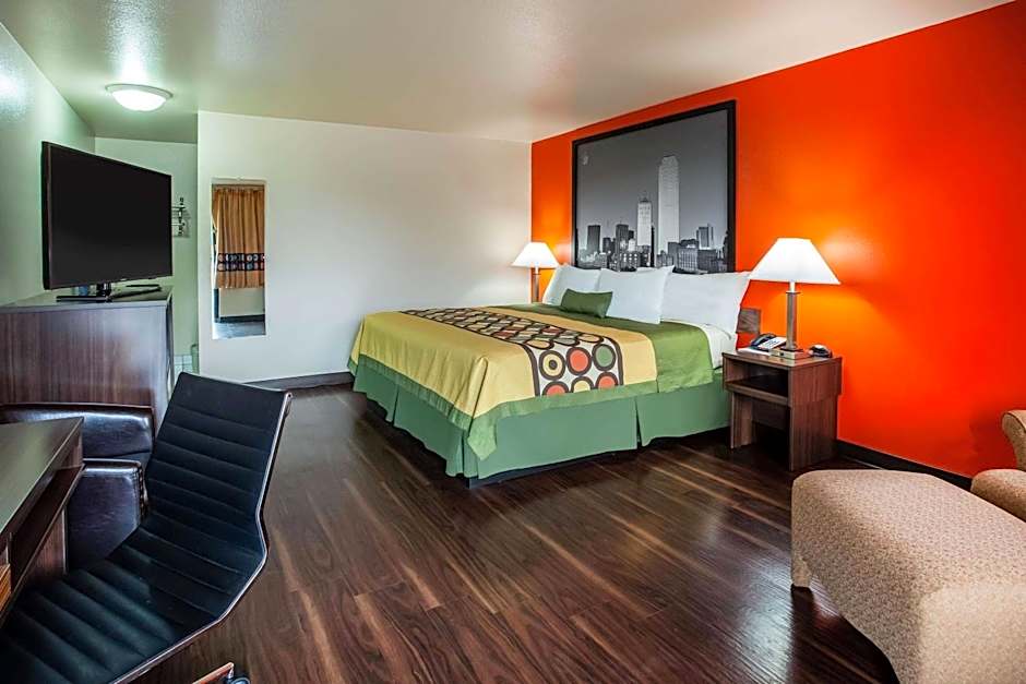 Super 8 by Wyndham Giddings