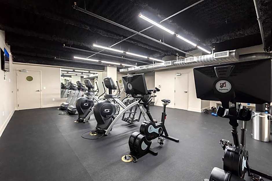 Spacious 4BR Luxury Condo Steps to French Quarter