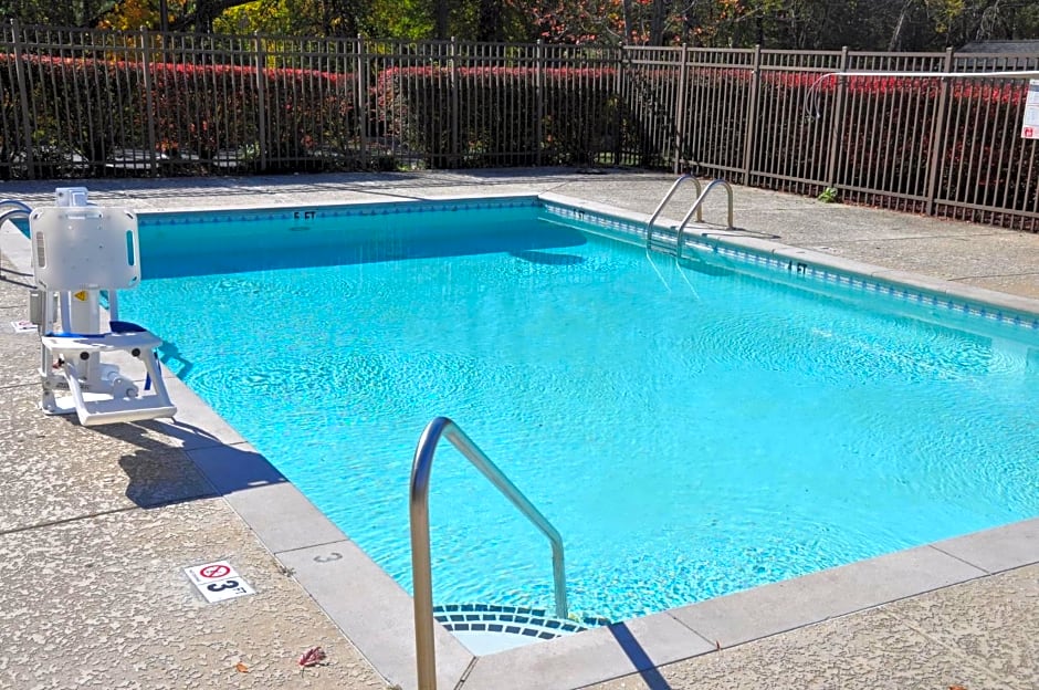 Holiday Inn Express Brentwood-South Cool Springs By IHG