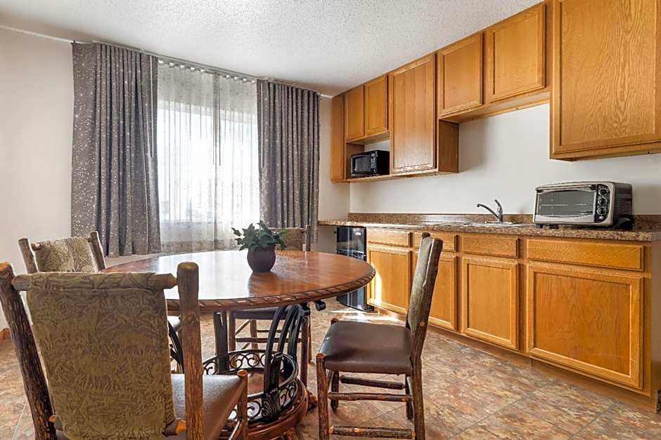 Howard Johnson Hotel & Suites by Wyndham Oacoma