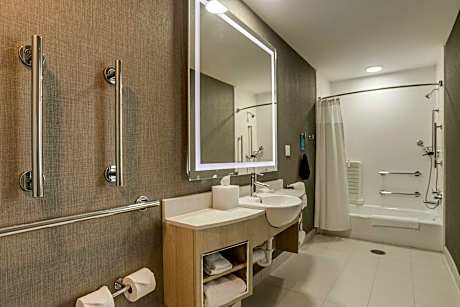 Queen Suite with Two Queen Beds, Bathtub and Trundle Sofa - Mobility Access/Hearing Accessible