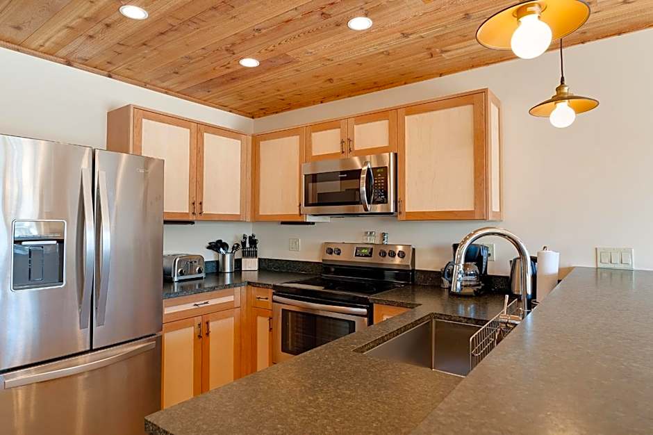 Cobble Mountain Lodge
