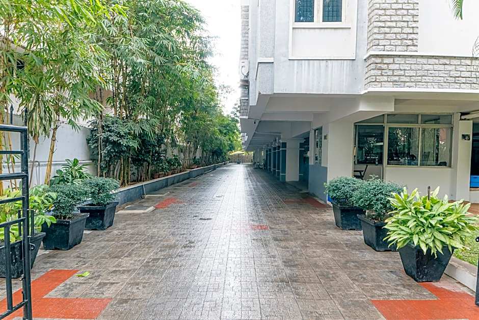 Hotel Athome & Serviced Apartments By Deccan Serai Hotels