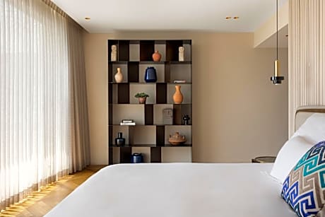 Junior Suite with Mountain View ( No Pool, No Hot Tub)