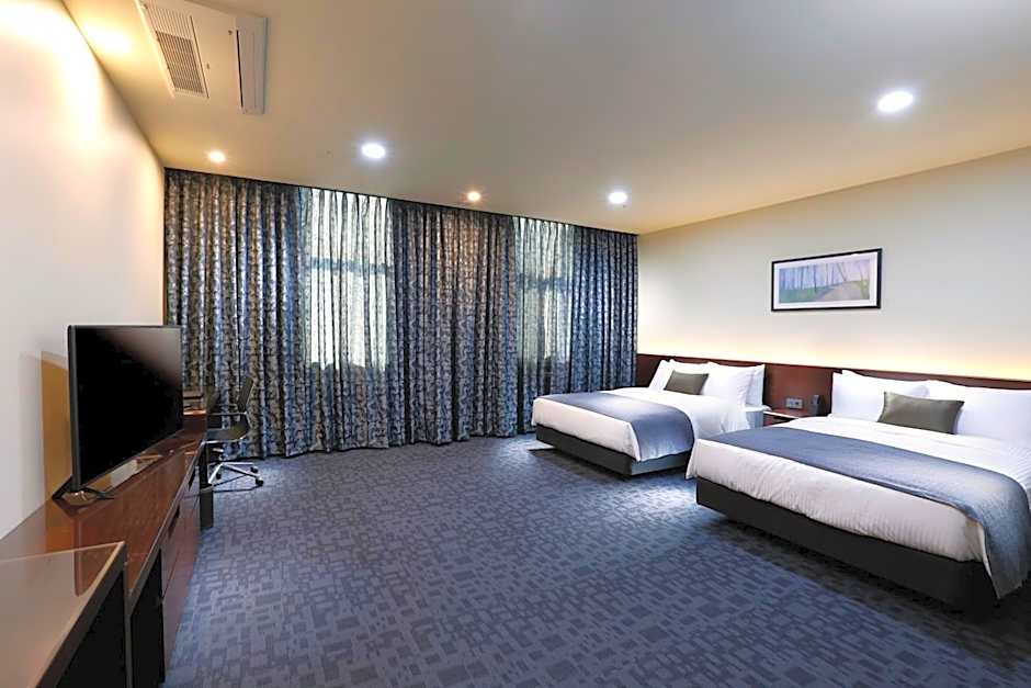 Photo 1 of 9 of Executive 2 Beds