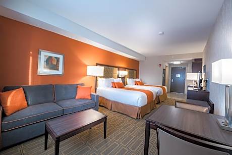 Queen Room with Two Queen Beds and Kitchenette