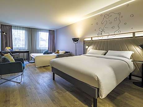Family room with 1 Sweet Bed 160x200 by ibis Styles and sofa bed