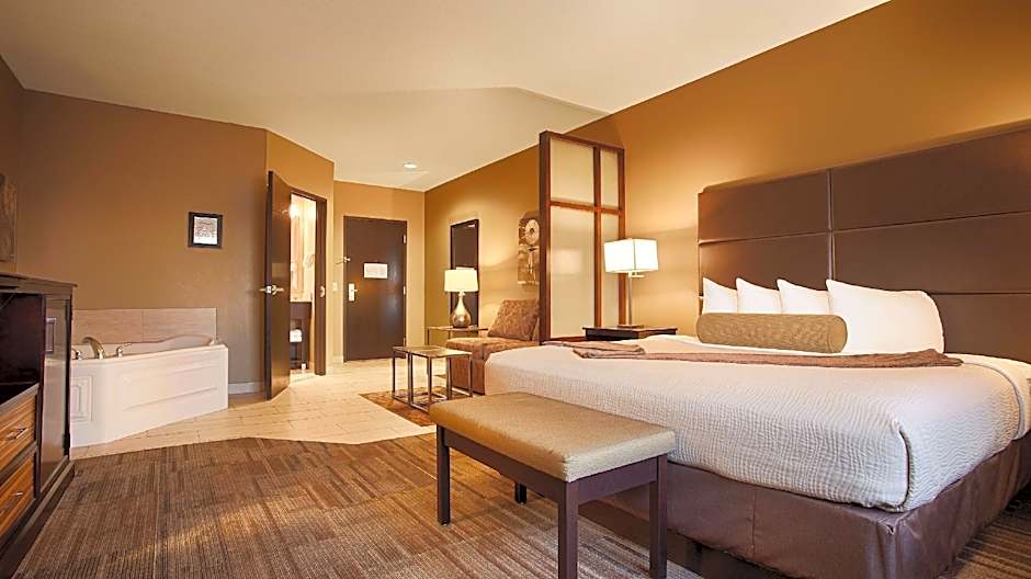 Best Western Plus Night Watchman Inn & Suites