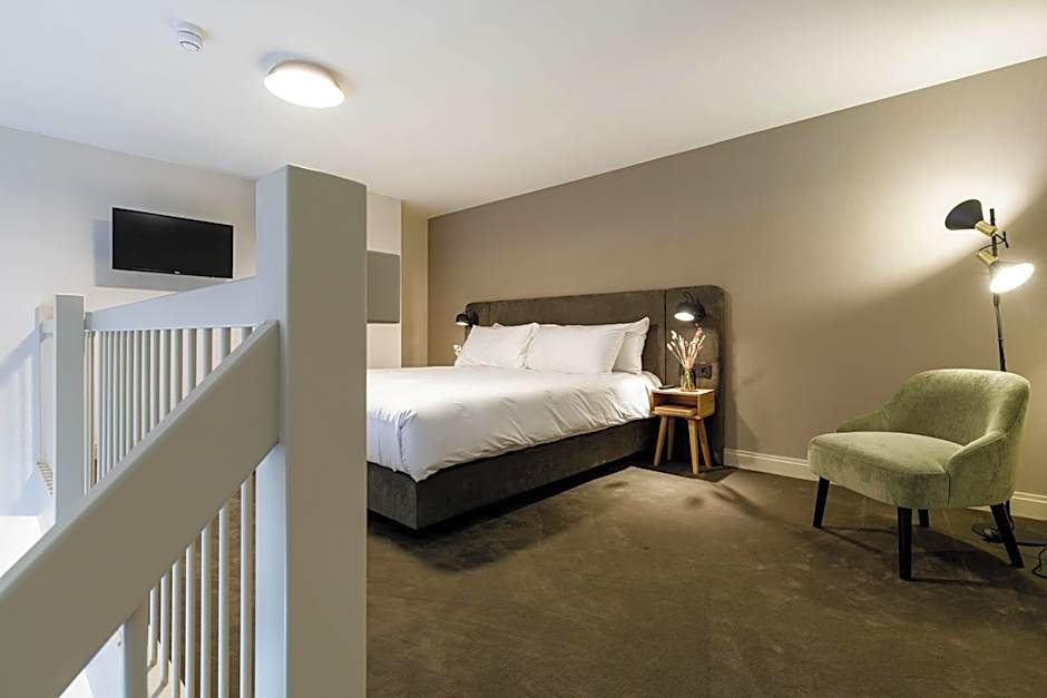 Photo 1 of 12 of Junior Suite