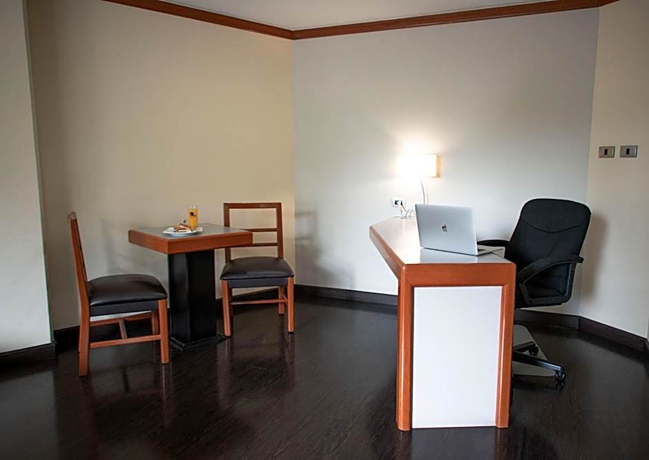 Hotel Abastos Plaza
