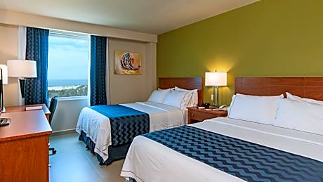 Standard Queen Room with Two Queen Beds and Sea View