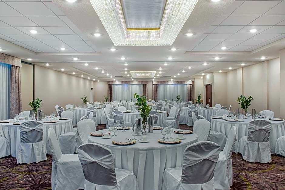 Ramada by Wyndham St Paul AB