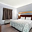HomeTowne Studios by Red Roof East Lansing - Okemos