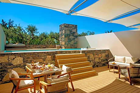Honeymoon Suite with Private Pool and Jetted Tub
