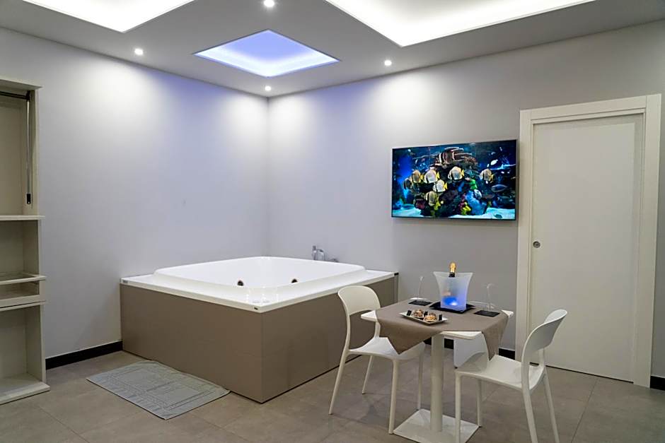 Skyline Rooms & Suites