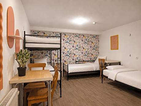 Bed in 4-Bed Female Dormitory Room - No Window